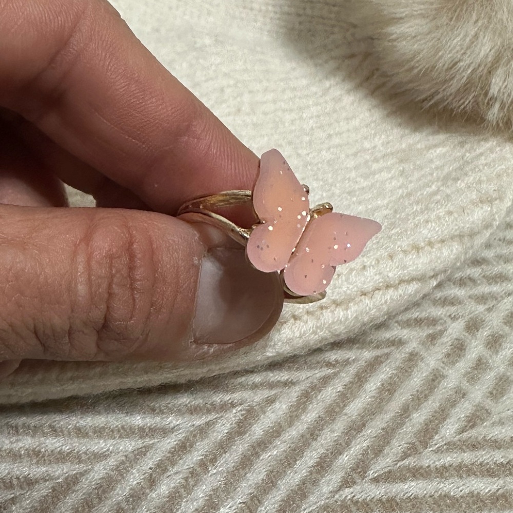 Pink butterfly ring - Picture 2 of 4